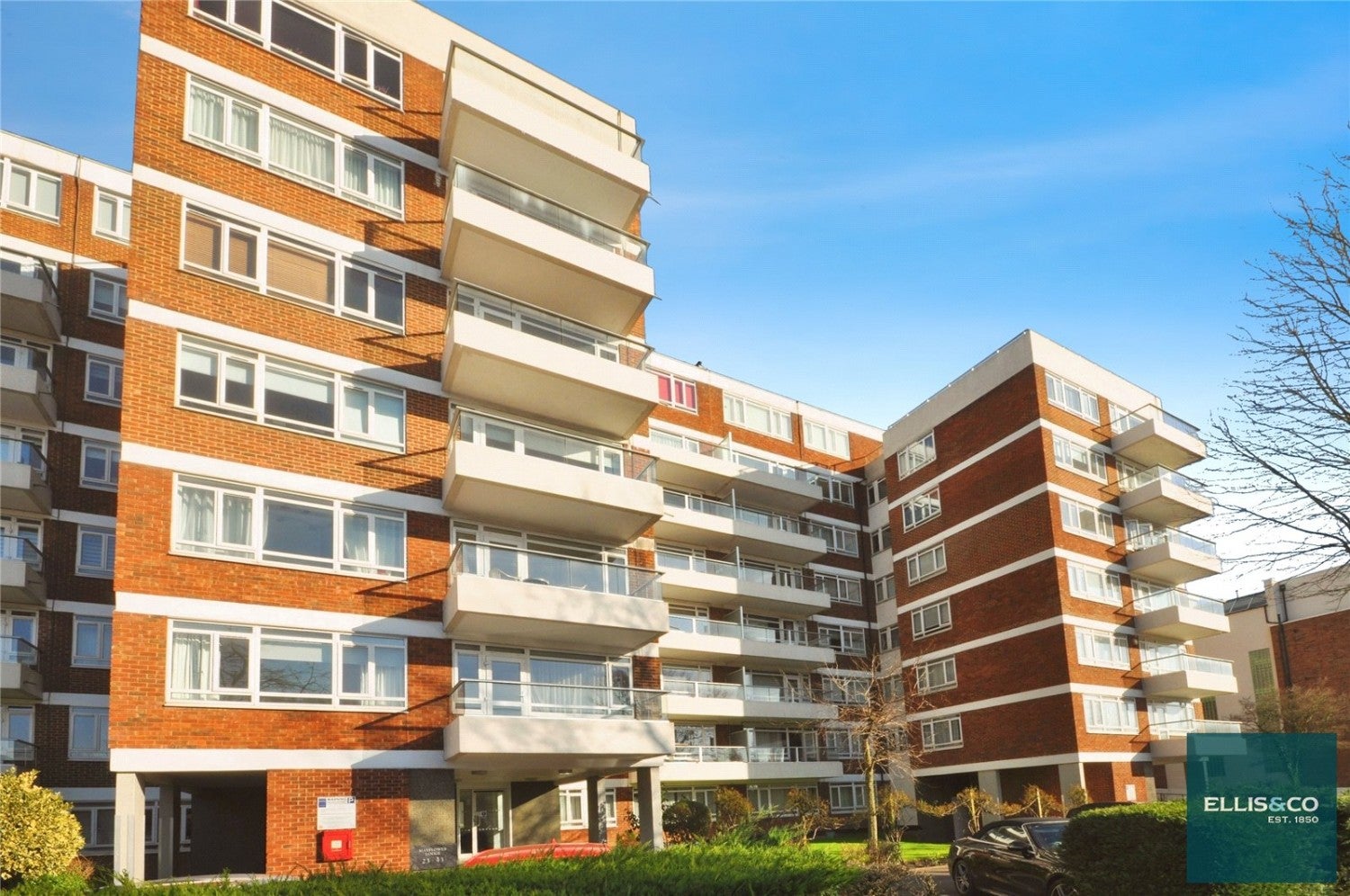 Flat Holly Park in Greater London