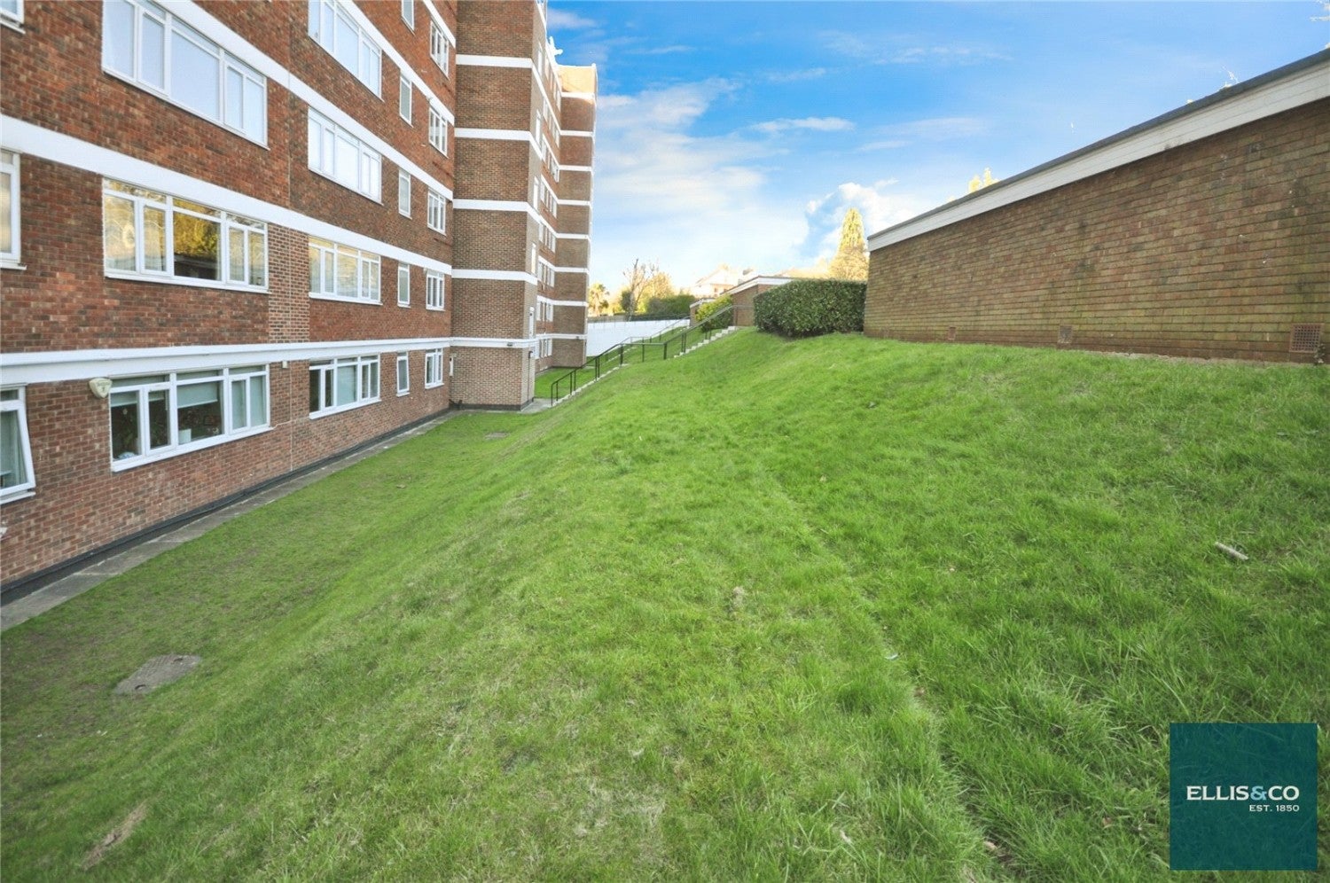 Flat Holly Park in Greater London