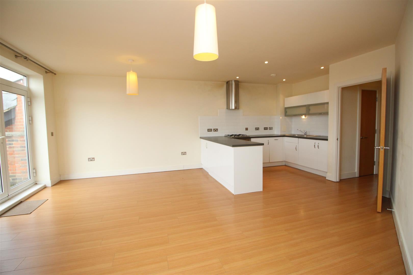 Flat Goldsworth Road in Woking