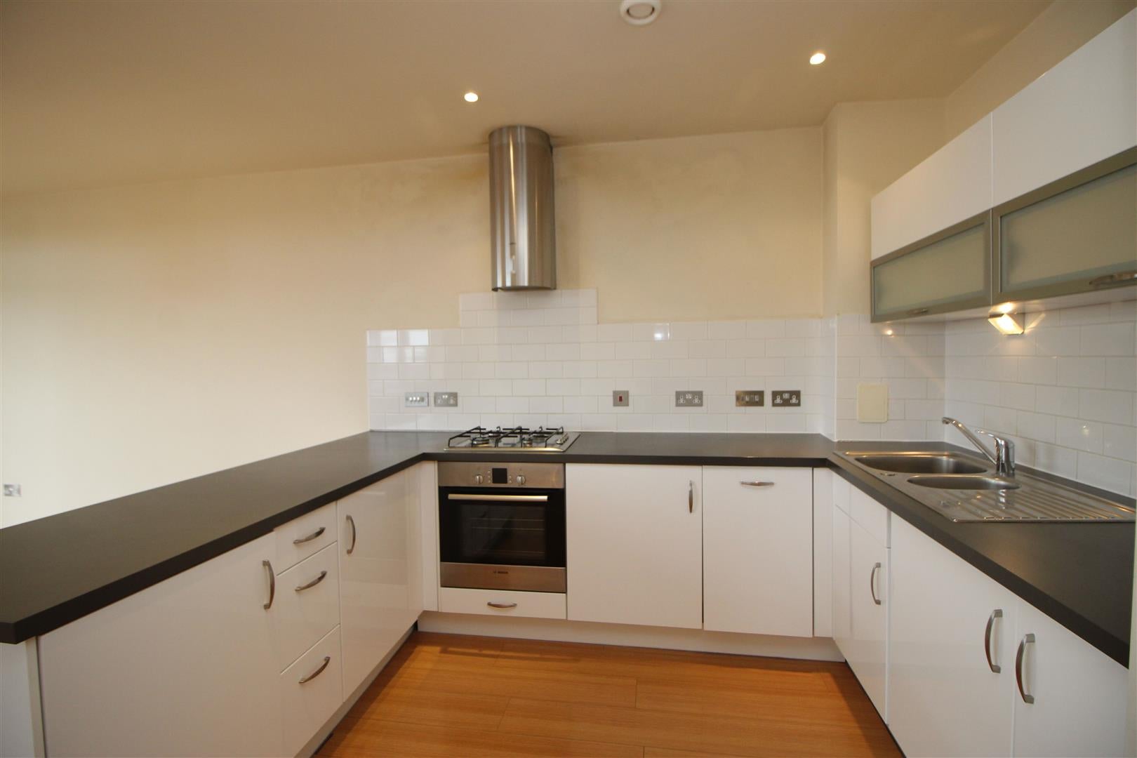 Flat Goldsworth Road in Woking