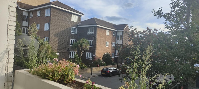 Flat Flaxman Road in Greater London