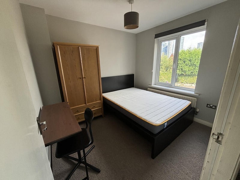Room Sadler Court in Manchester