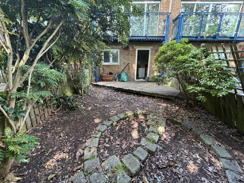 Room Sadler Court in Manchester