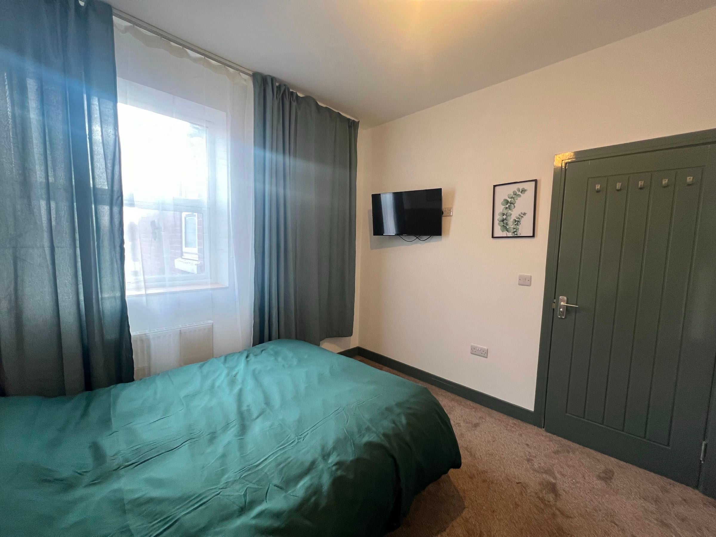 Room Larchfield Road in Doncaster
