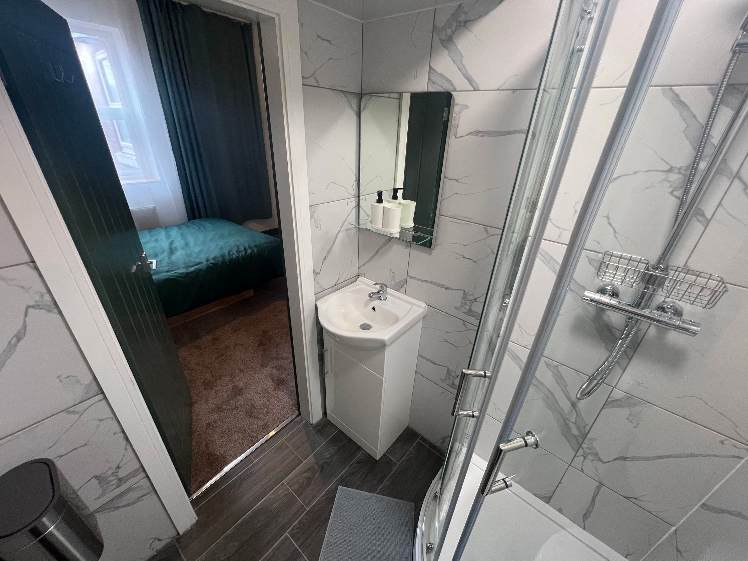 Room Larchfield Road in Doncaster