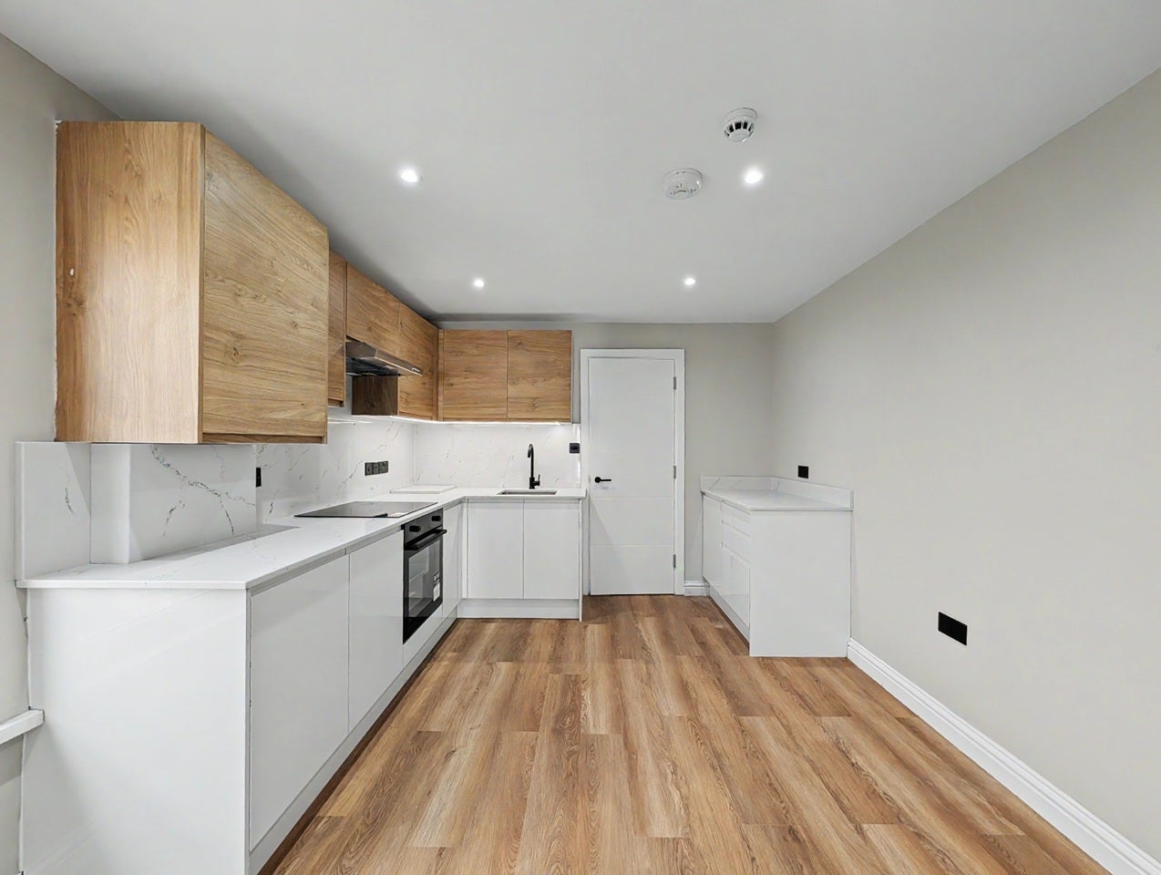Flat Hermitage Road in Greater London