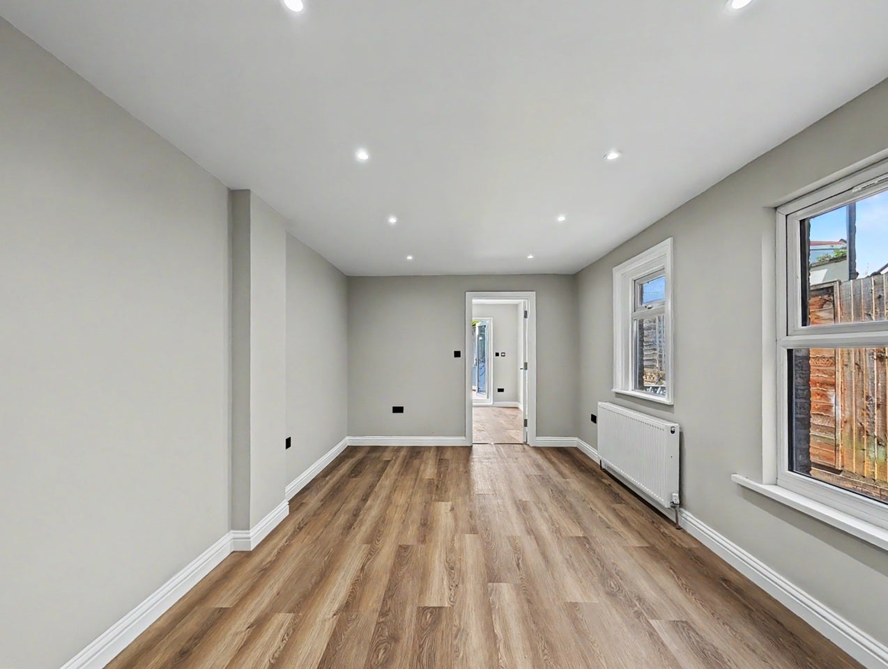 Flat Hermitage Road in Greater London