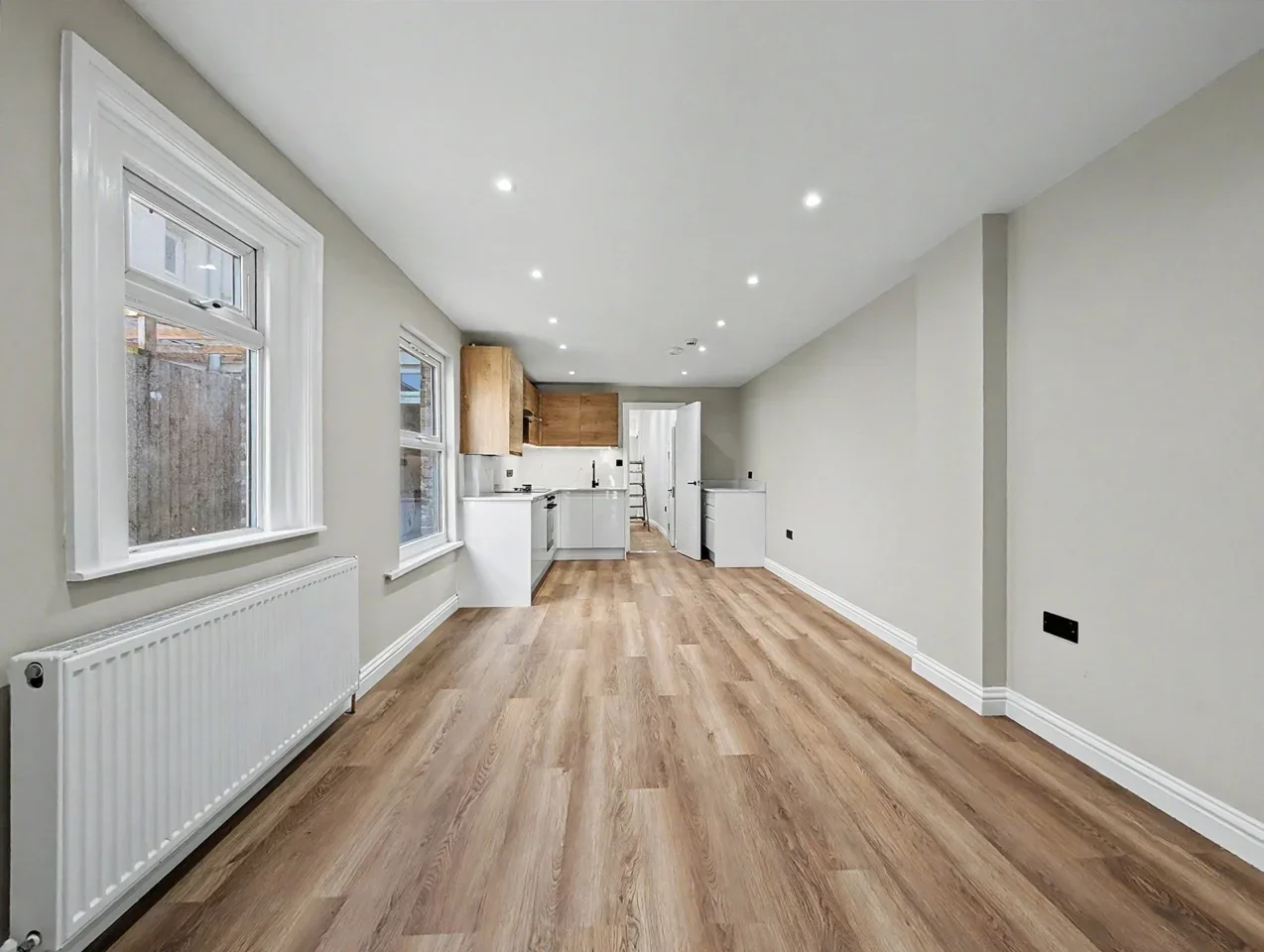 Flat Hermitage Road in Greater London