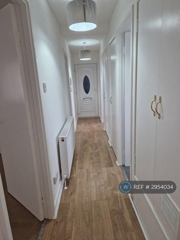Flat Heron Way in Renfrew