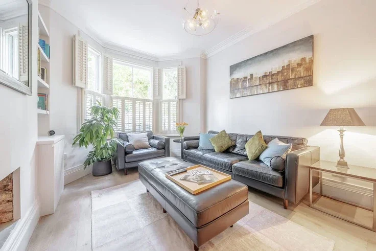 House Vauxhall Grove in Greater London