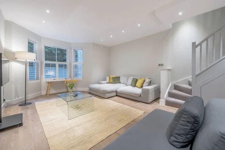 House Vauxhall Grove in Greater London