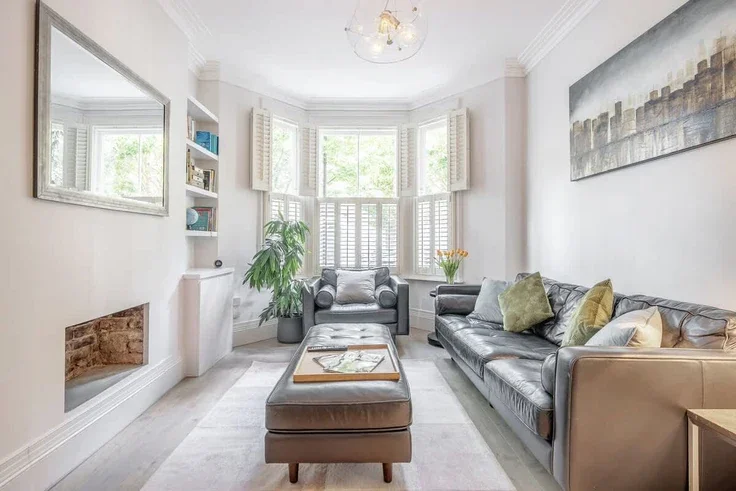 House Vauxhall Grove in Greater London