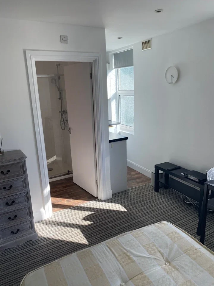 Room Osborne Road in Greater London