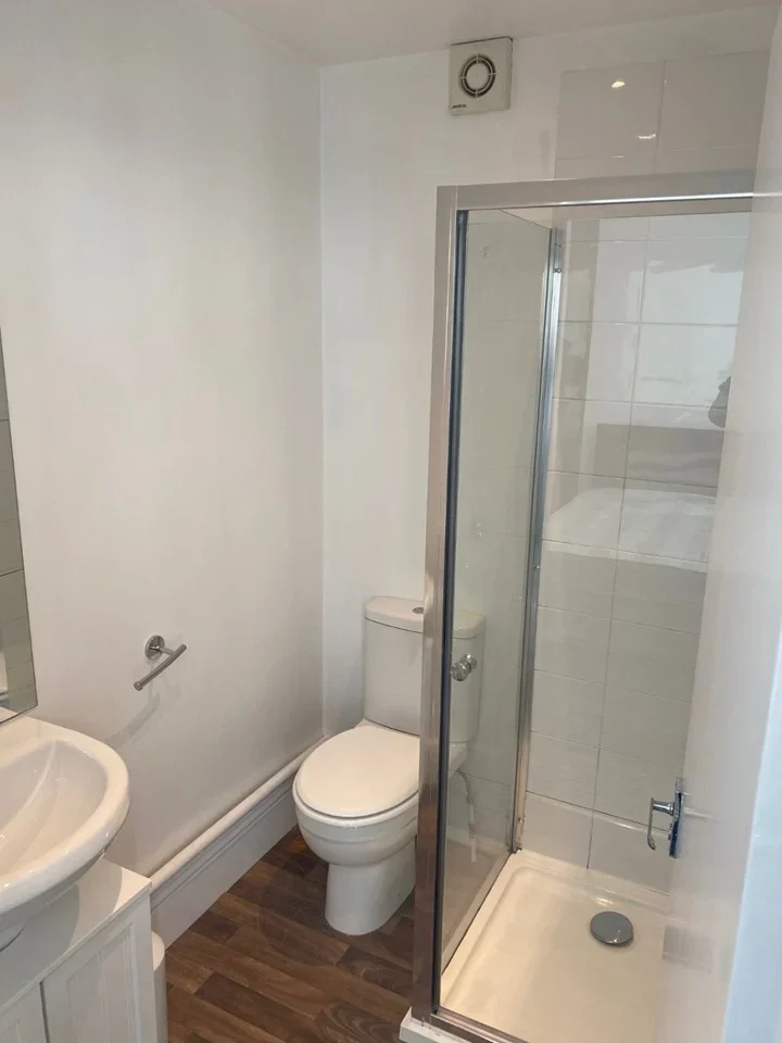 Room Osborne Road in Greater London