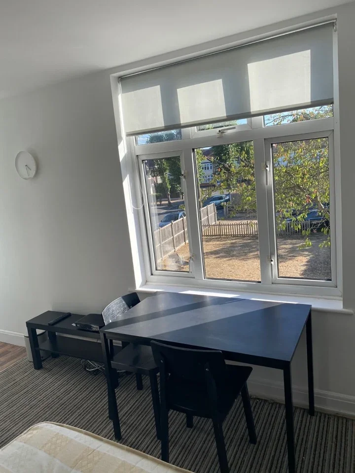 Room Osborne Road in Greater London