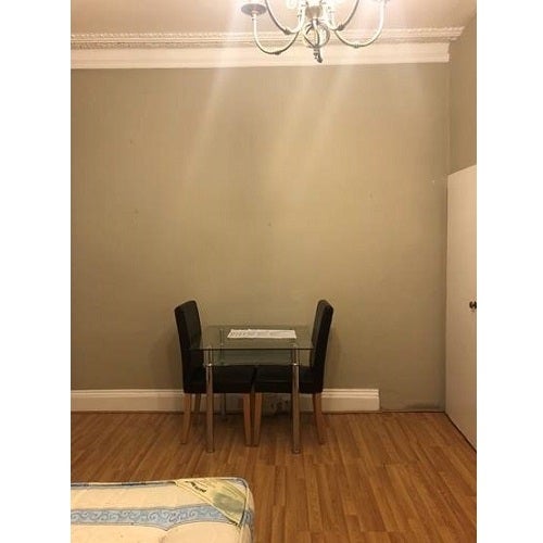 Room Avenue Gardens in Greater London