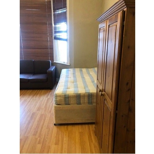 Room Avenue Gardens in Greater London