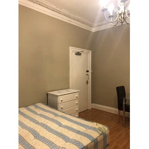 Room Avenue Gardens in Greater London