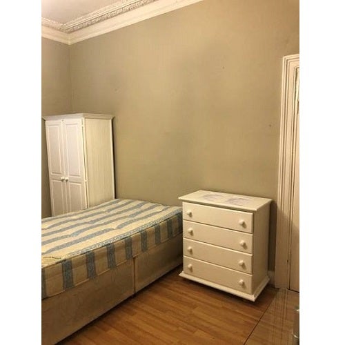 Room Avenue Gardens in Greater London