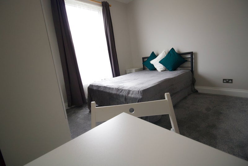 Room Horn Lane in Greater London