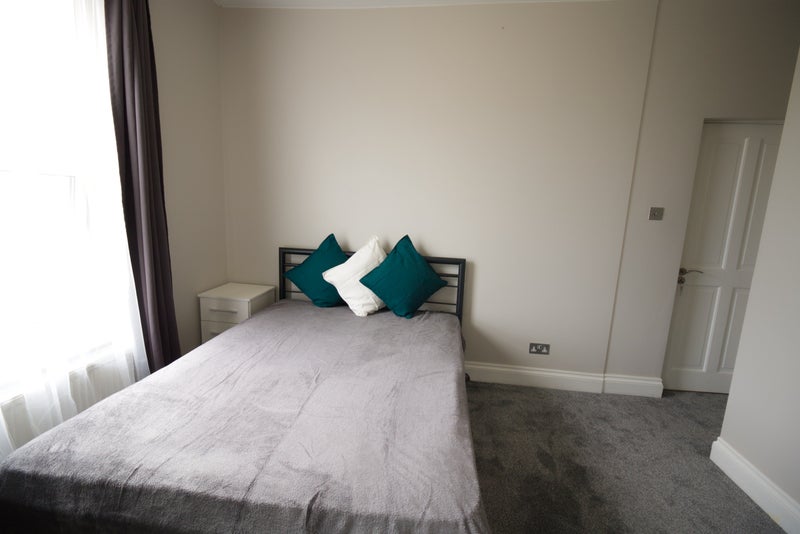 Room Horn Lane in Greater London