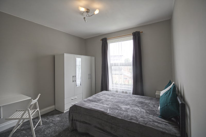 Room Horn Lane in Greater London