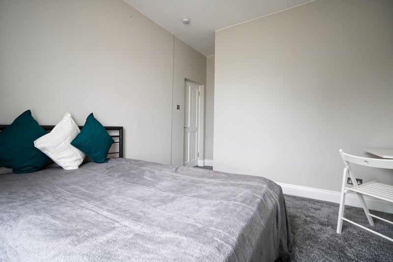 Room Horn Lane in Greater London