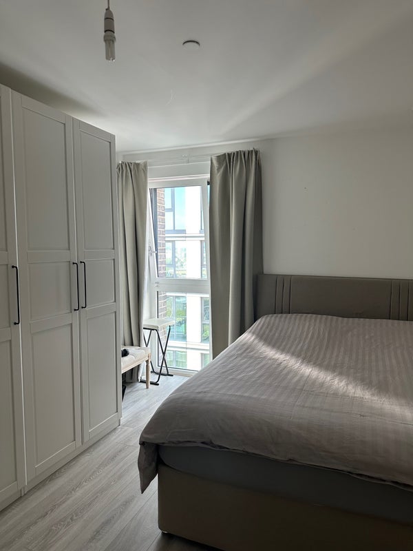 Flat New Drum Street in Greater London