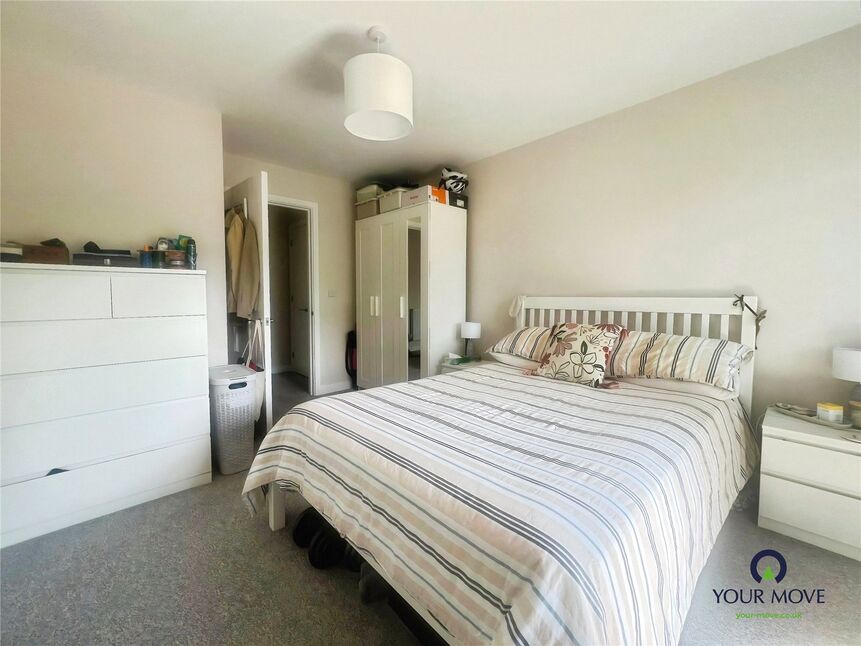 Flat Victoria Drive in Arun