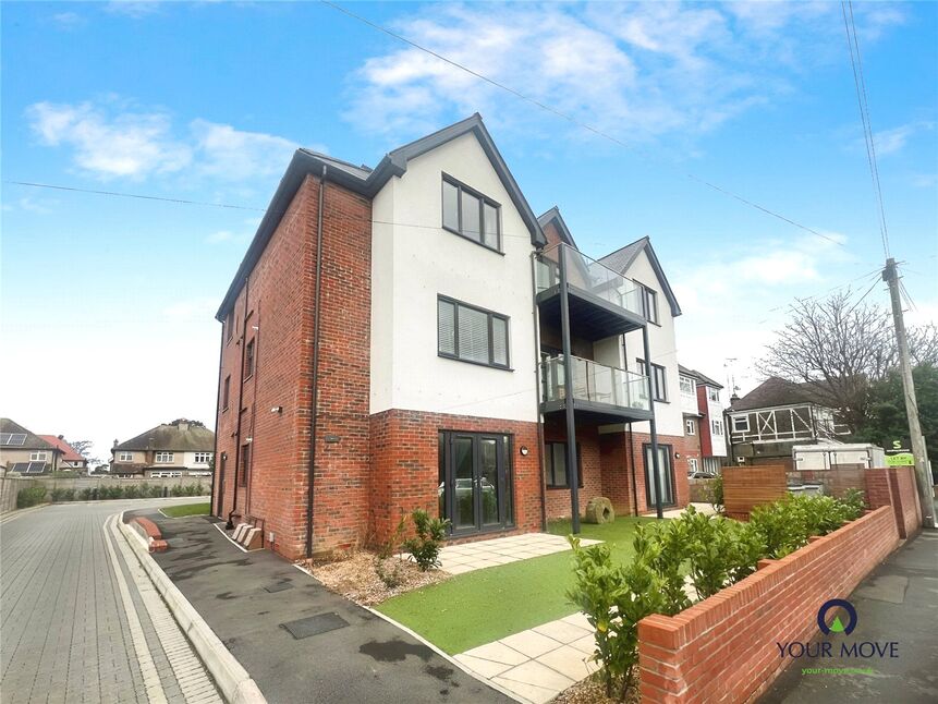 Flat Victoria Drive in Arun