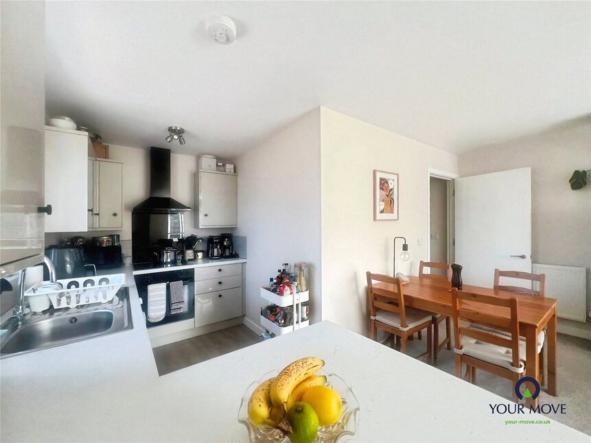 Flat Victoria Drive in Arun