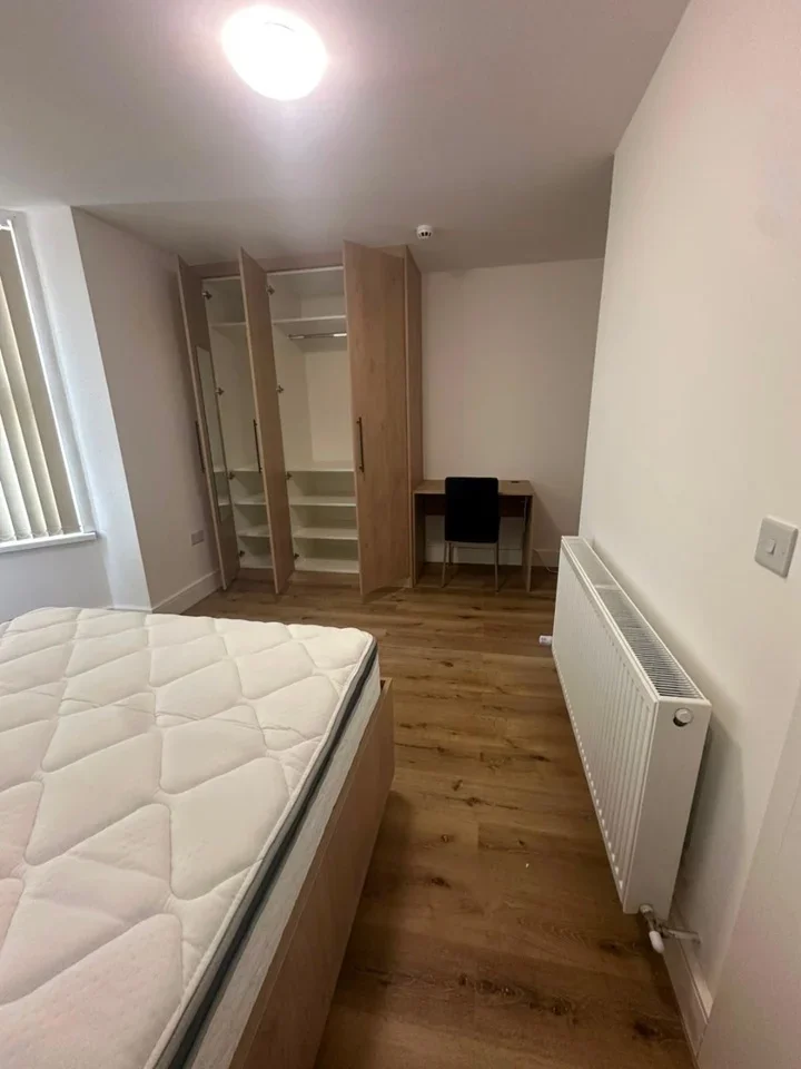 Room Diamond Road in Slough
