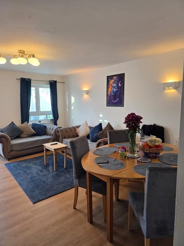 Room Elvedon Road in Greater London
