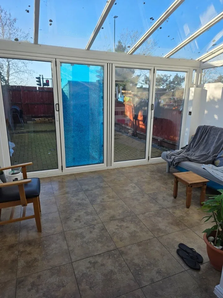 Room Elvedon Road in Greater London