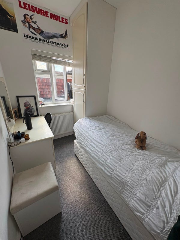 Room Northfield Avenue in Greater London