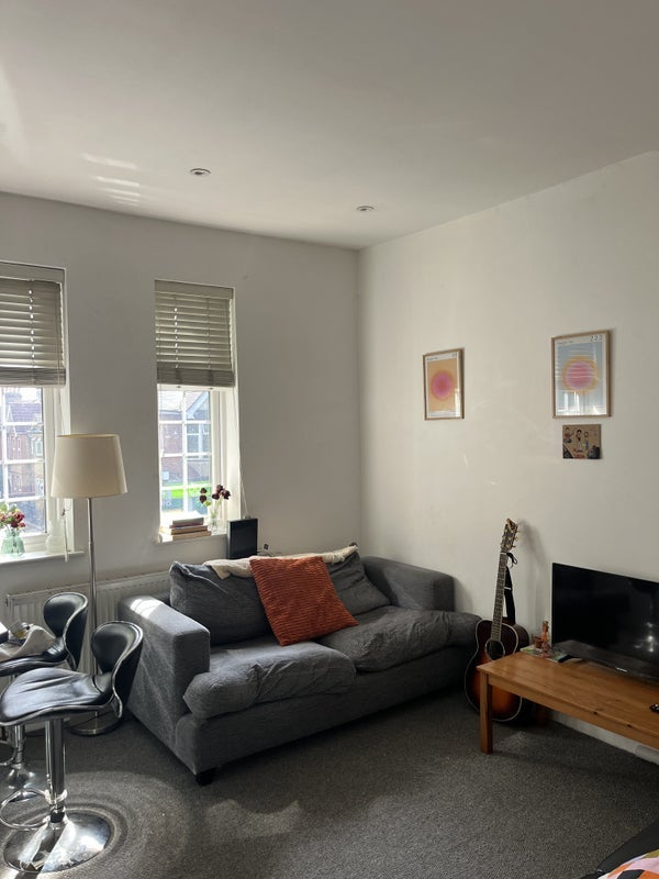 Room Northfield Avenue in Greater London