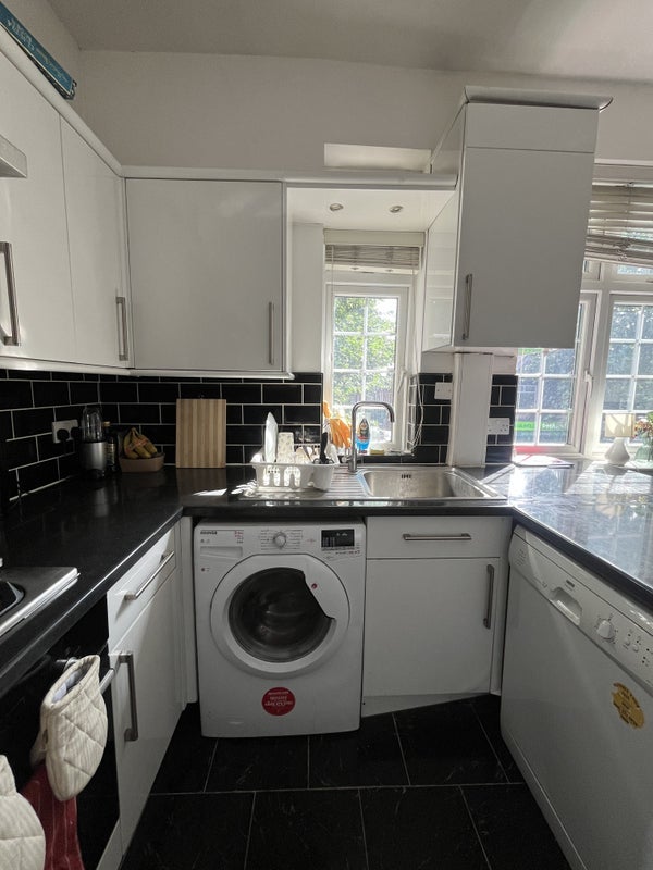 Room Northfield Avenue in Greater London
