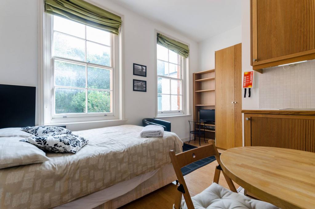 Flat Finchley Road in Greater London