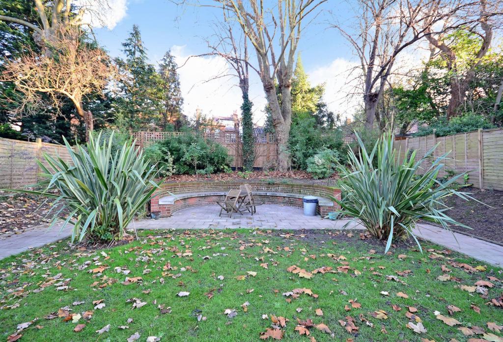 Flat Finchley Road in Greater London