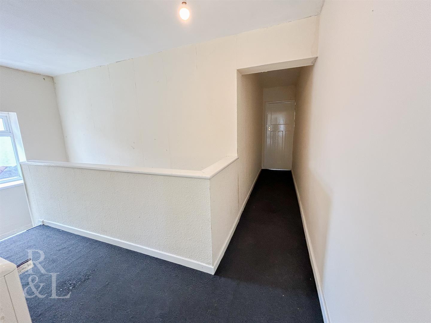 Flat Springhill Lane in Wolverhampton