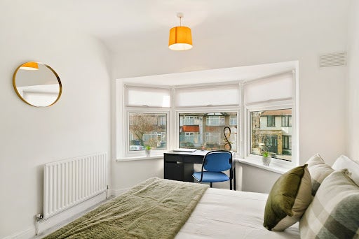 House Fairfield Drive in Greater London