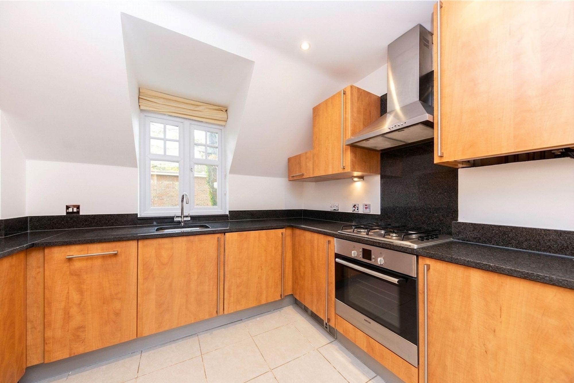 Flat Sidney Road in Elmbridge