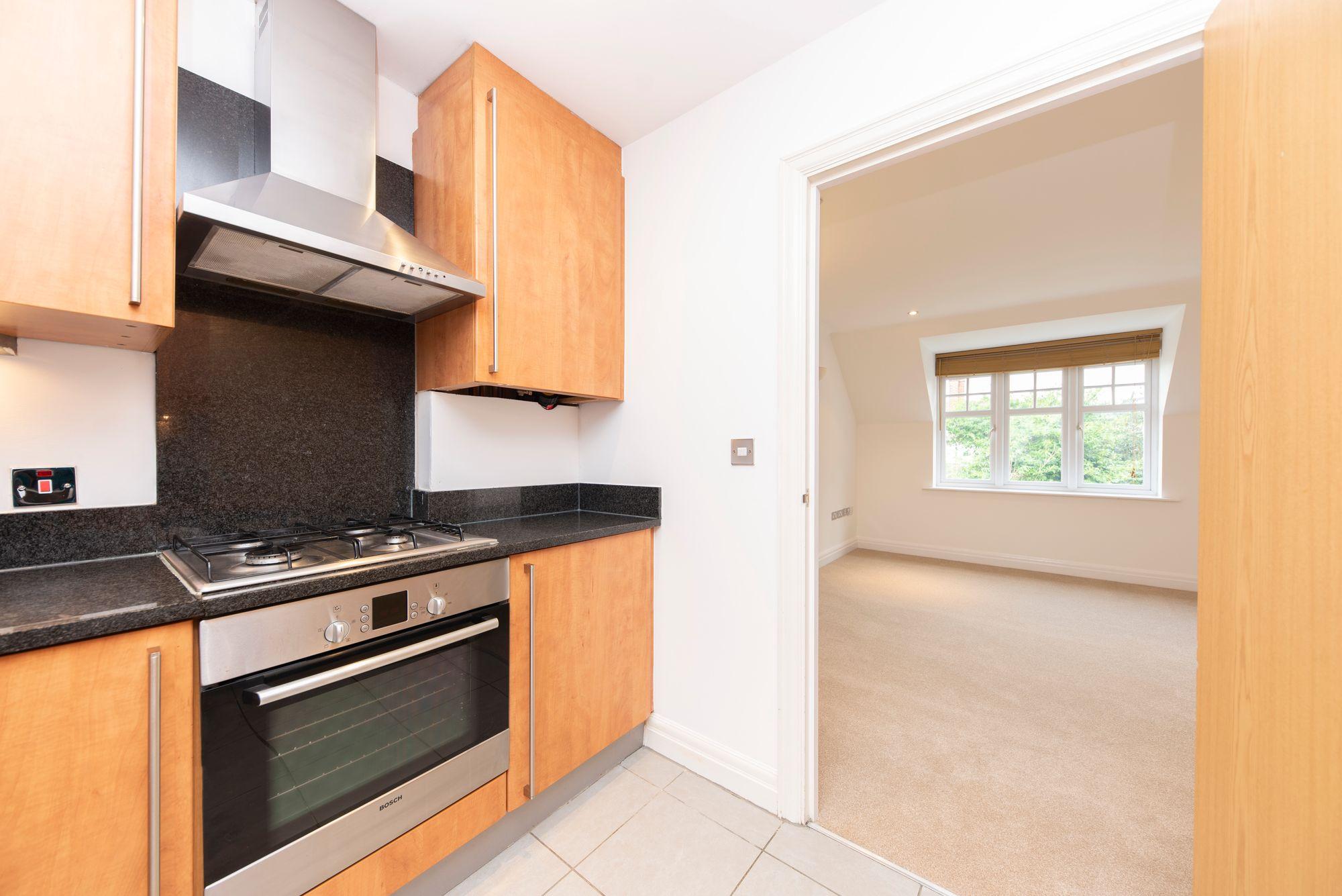 Flat Sidney Road in Elmbridge