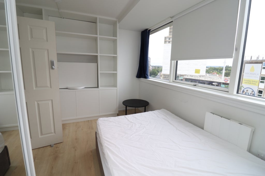 Room Globe Road in Greater London