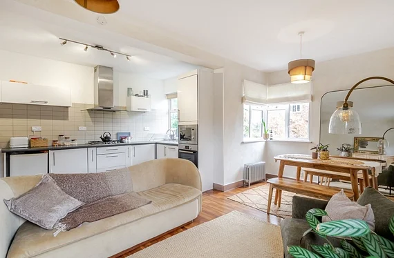 Flat Brondesbury Park in Greater London