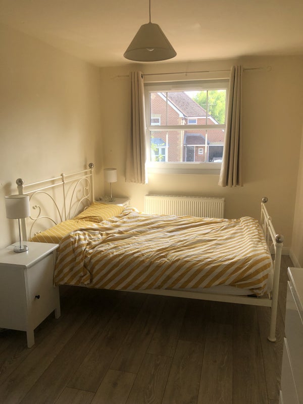Room Franklin Road in Crawley