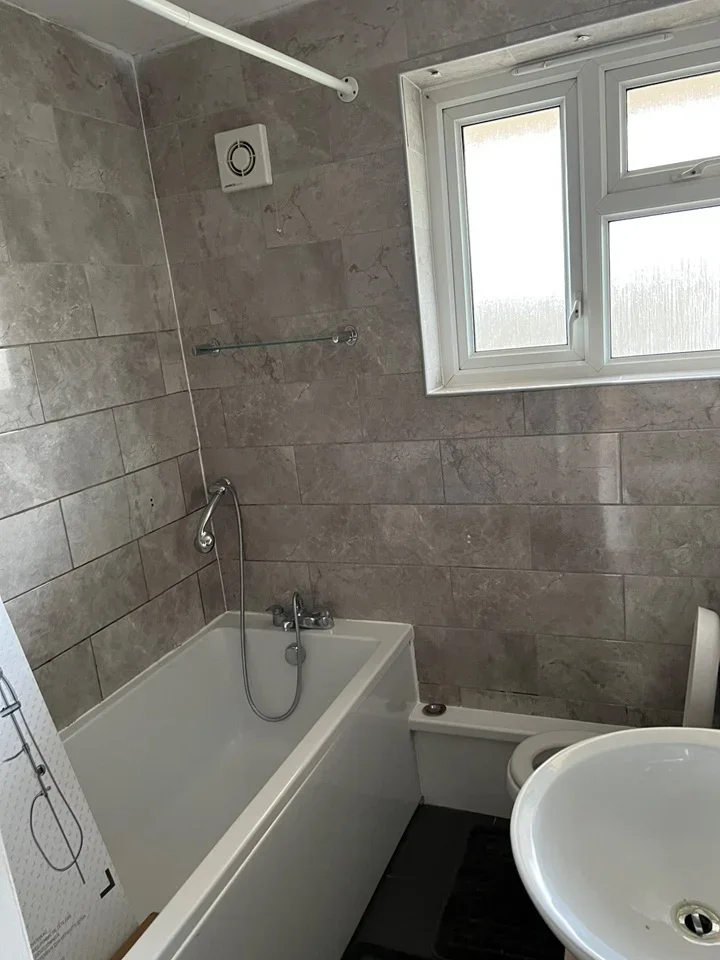 Room Viola Avenue in Greater London