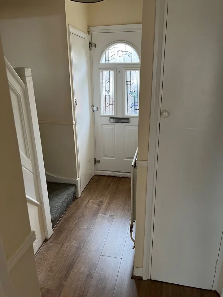 Room Viola Avenue in Greater London