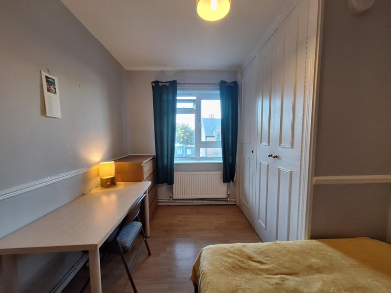 Room City Road in Greater London