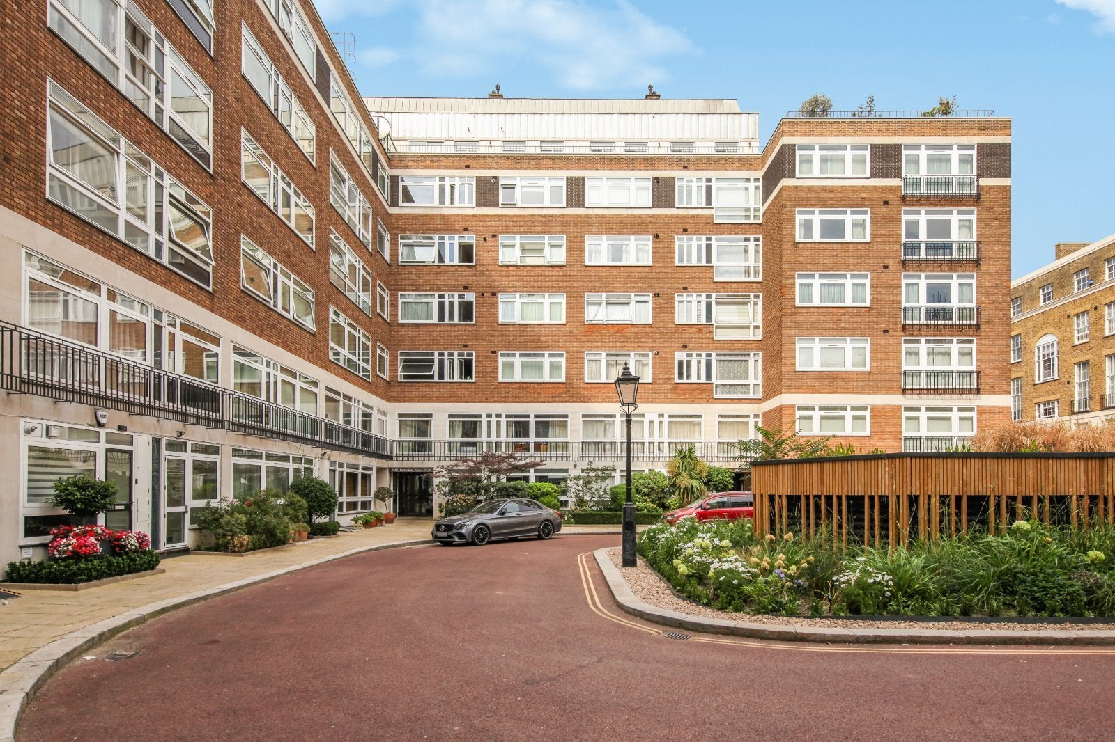 Flat York Terrace West in City of Westminster